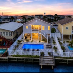 Waterfront l Private Pool l 3-Min Walk to Beach