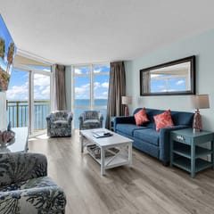Baywatch Resort l 3BR l Top Floor l Resort Pools