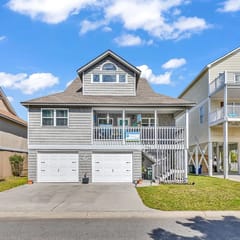 Luxury Beach House, Pool, Steps to Beach Sleep 8 Rent 6 nights 7th Night Free