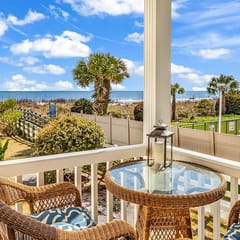 Ocean Views l 2BR l Private Beach Access