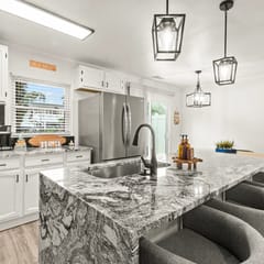 Private Home l 5 min Walk to Beach l 3BR l Pool