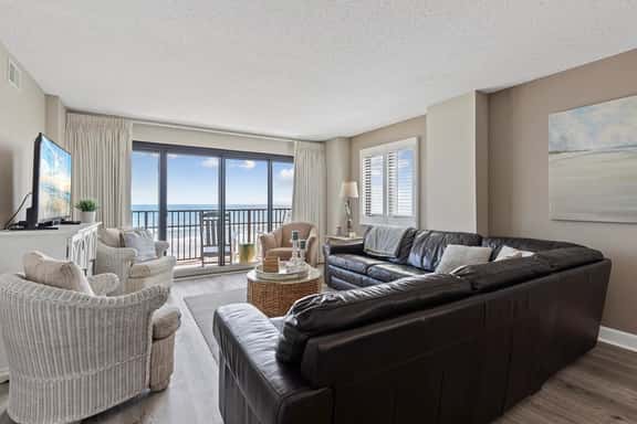 Oceanfront Luxury 3BR/2BA End Unit with Pool, Fitness Room and Hot Tubs. - Image 1