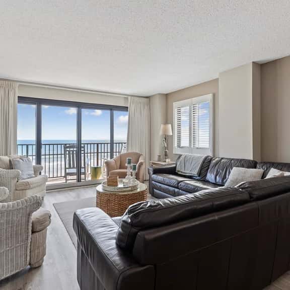 Oceanfront Luxury 3BR/2BA End Unit with Pool, Fitness Room and Hot Tubs. - Image 1