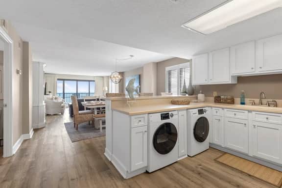 Oceanfront Luxury 3BR/2BA End Unit with Pool, Fitness Room and Hot Tubs. - Image 3