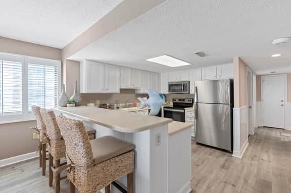 Oceanfront Luxury 3BR/2BA End Unit with Pool, Fitness Room and Hot Tubs. - Image 5