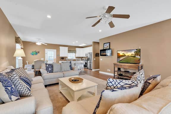 Spacious 4BR Cherry Grove Home with Pool - Image 4
