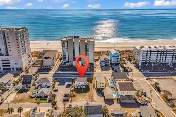 Coastal Private Home | Steps to Beach | Sleeps 12 - Image 1